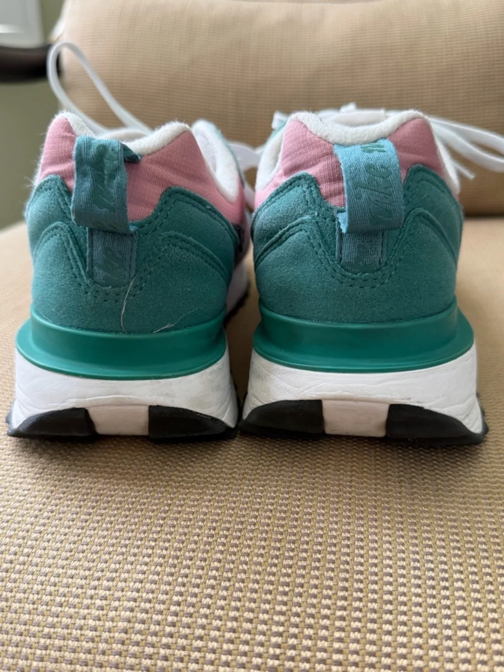Nike Air Max Dawn - US 8 - Picture 3 of 8